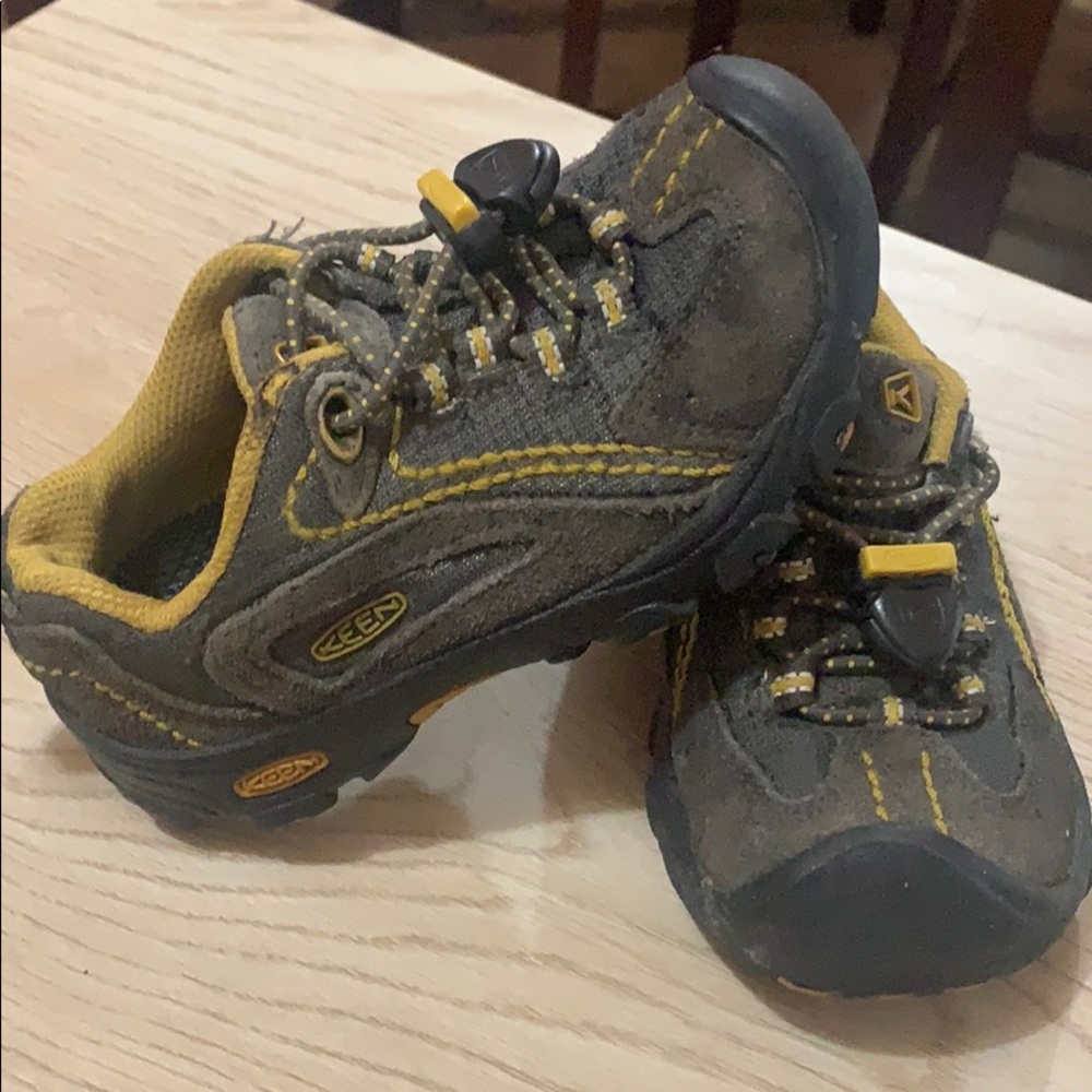 KEEN SNEAKERS